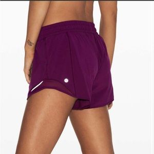 Lululemon Hotty Hot Short II *Long 4"
Marvel